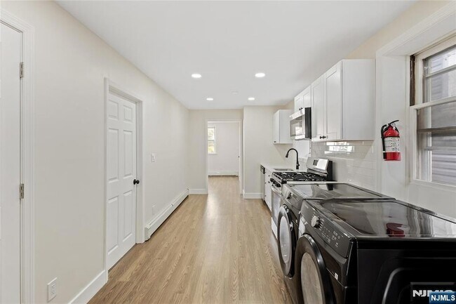 Foto del edificio - 86 Farnham Ave