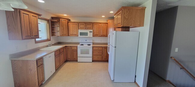 Foto del edificio - Spacious West Sioux Falls Twinhome with Great Location - Snow and Lawncare Included!!!
