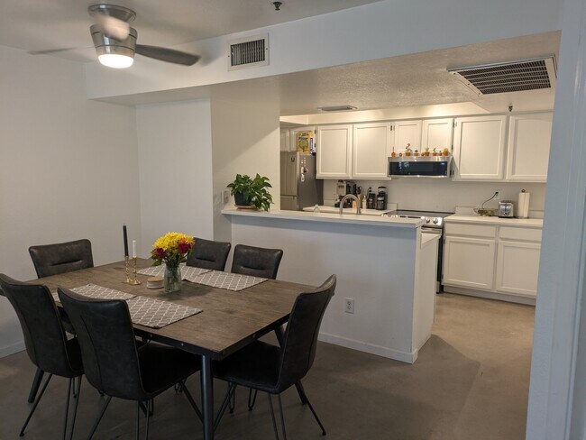 dining room - 100 E Fillmore St