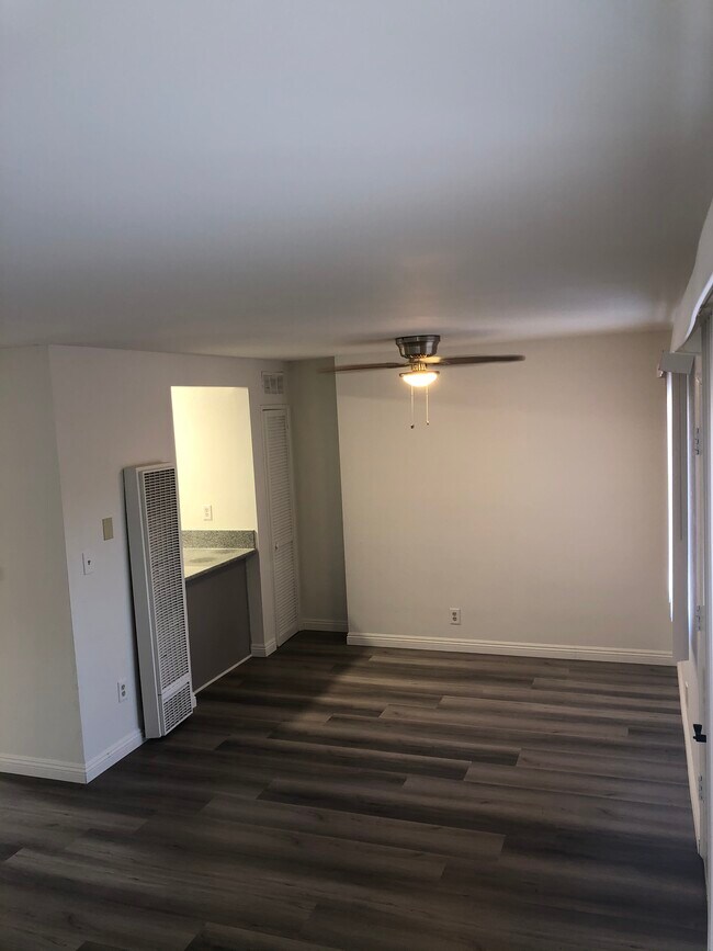 Foto del edificio - 2734 James M Wood Blvd