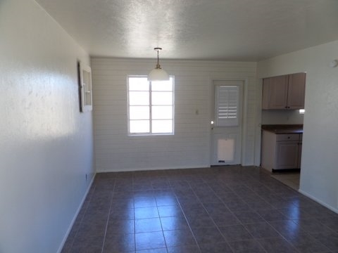 Interior Photo - 20 W Sunnyslope Ln
