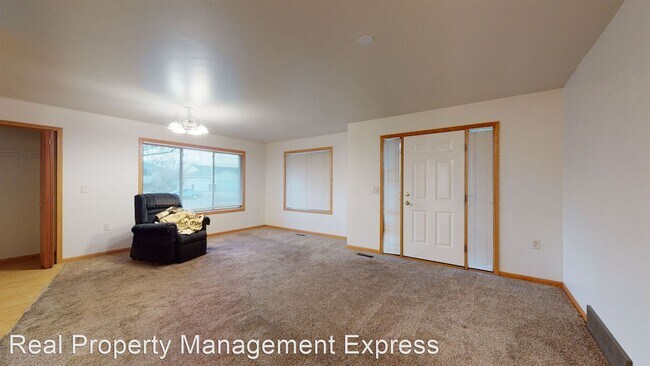 Building Photo - 2 br, 1 bath House - 5200 S Baneberry Avenue