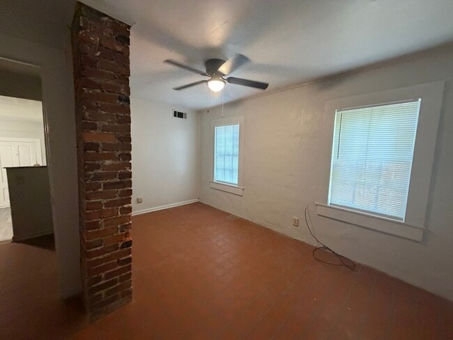 Building Photo - 941 Hill Park