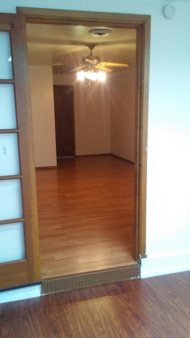 Large Master Bedroom with Private Bathroom - 2805 Willow Creek Rd