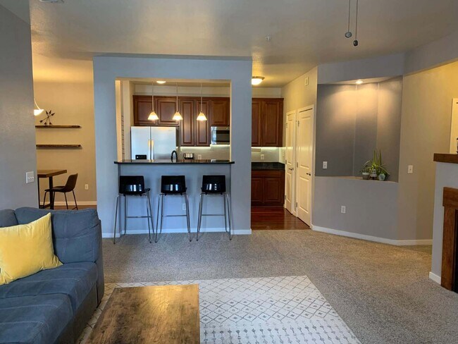 Foto del edificio - Cute Park Hill Condo!