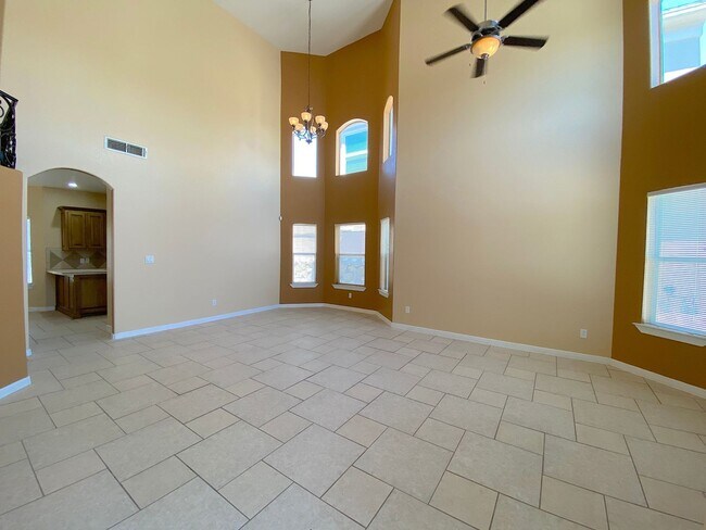 Foto del edificio - Northeast El Paso/Sandstone Ranch Estates 4 Bed 2.5 Bath Refrig A/C