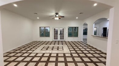 Building Photo - 5673 Solana Ranch Rd