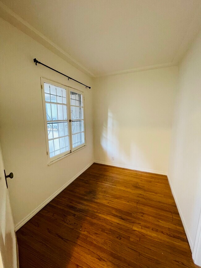 Foto del edificio - 8104 Blackburn Ave