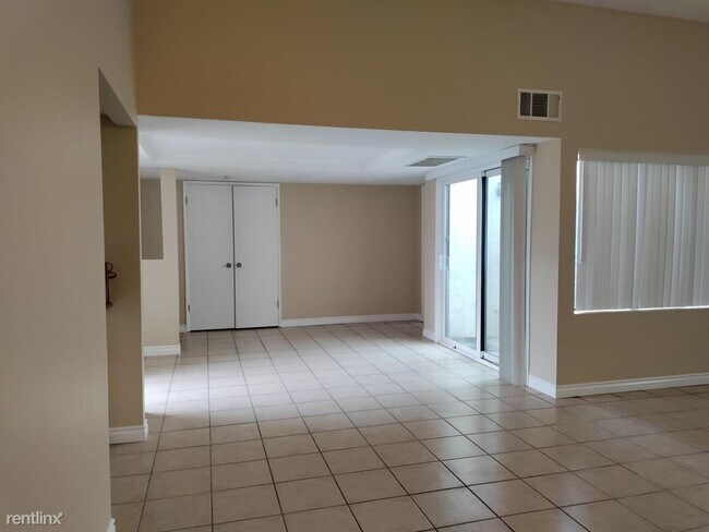 Foto del edificio - 3 br, 2 bath Condo - 1636 Paseo de la Palma