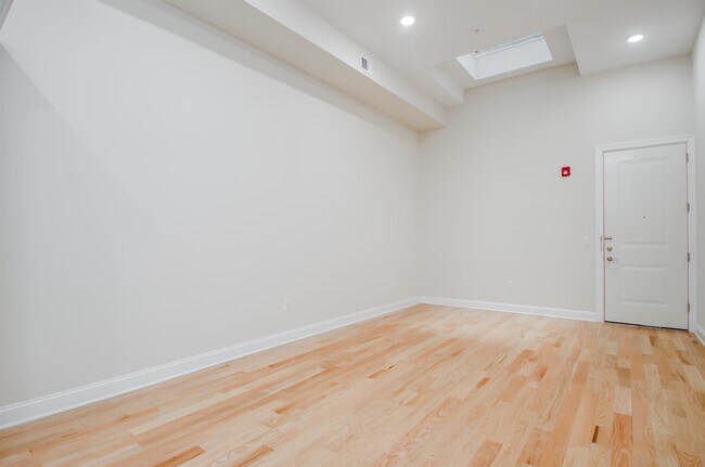 Building Photo - 419 Broadway
