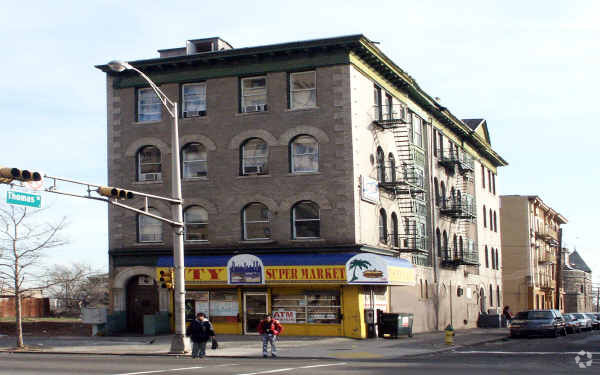 Foto del edificio - 98 Clinton Ave