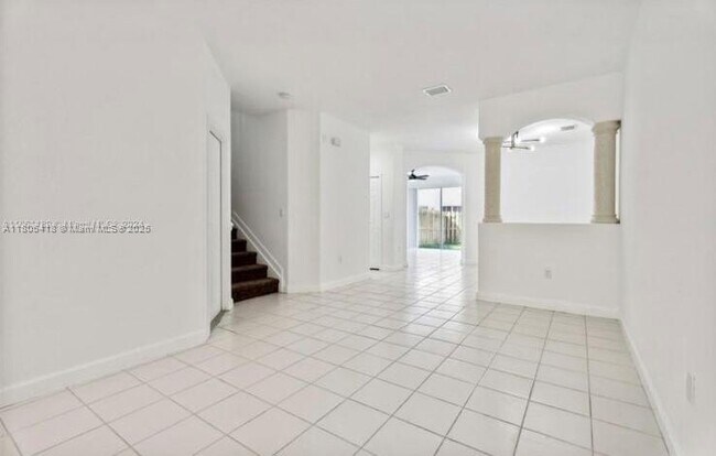 Foto del edificio - 2487 SE 14th St