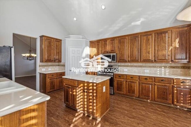 Building Photo - If you need space this home is for you!