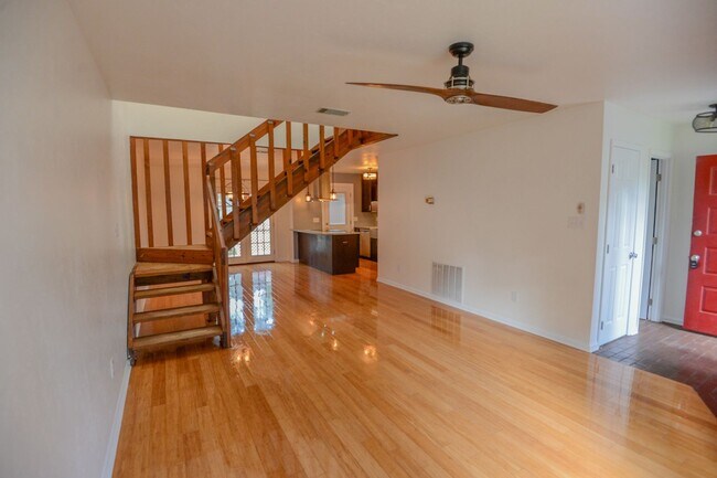 Foto del edificio - 2/1.5 Updated Townhome off Monroe near Midtown