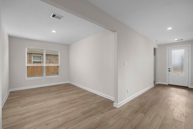 Building Photo - 3113 Banyan Dr