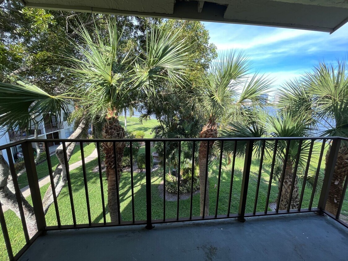 MOVE IN SPECIAL! TWO BEDROOM TWO BATHROOM... - MOVE IN SPECIAL!  TWO BEDROOM TWO BATHROOM...