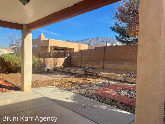 Building Photo - 3 br, 2.5 bath House - 10125 Irbid NE