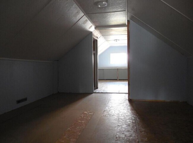 Building Photo - 326 Cherry Street