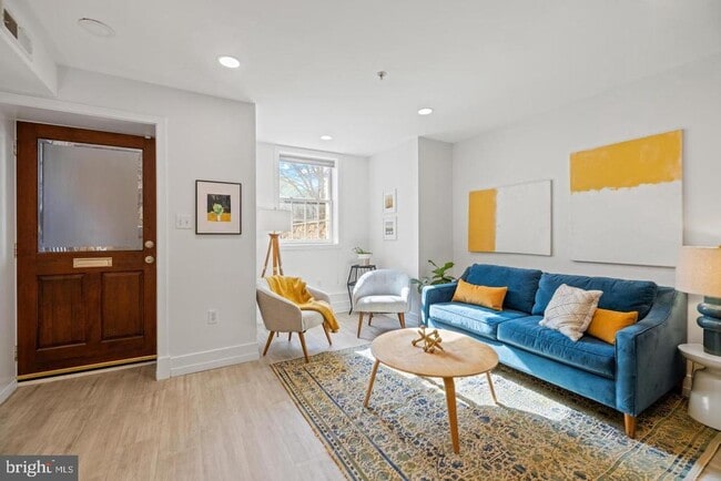 Building Photo - 1237 Kenyon St NW