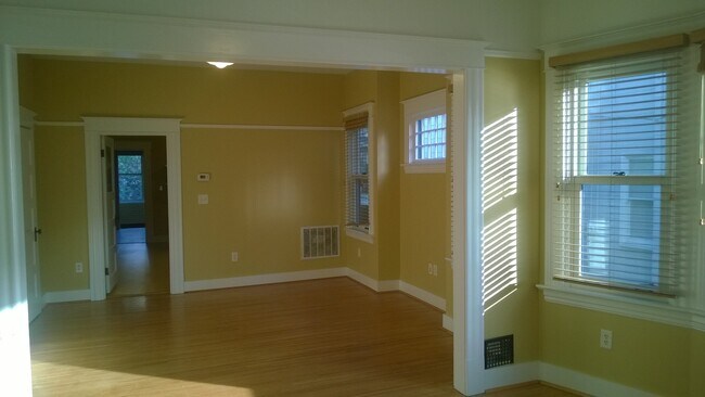 Living & dining room - 2465 NW Northrup St