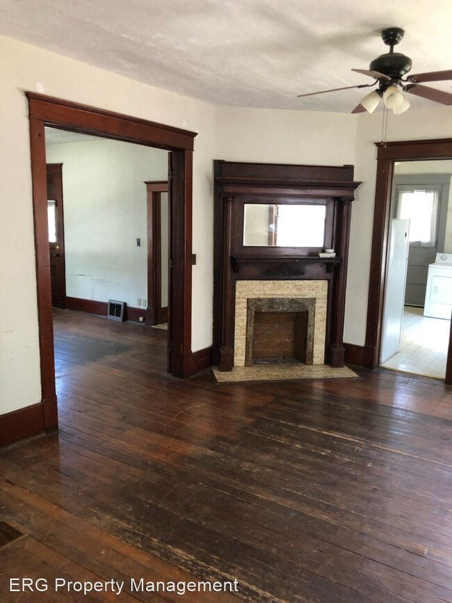 Building Photo - 5 br, 2 bath House - 1128 Neosho St