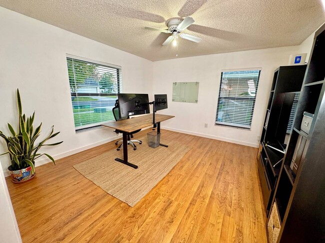 Oficina 1 - 684 Starstone Dr