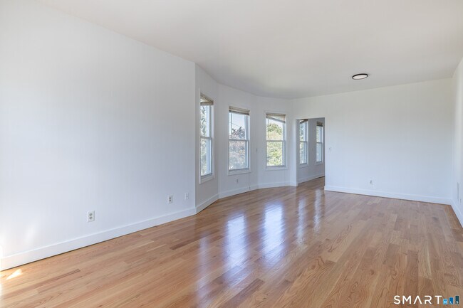 Foto del edificio - 74 Harbor Ave