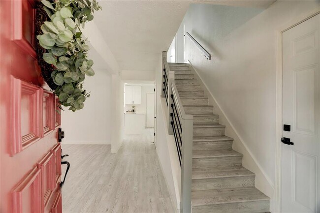 Foto del edificio - 7926 Windy Creek Dr