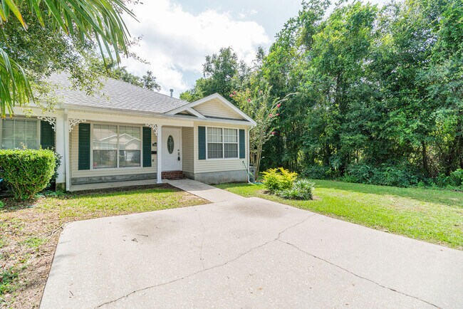 Building Photo - 2303 Shoal Creek Dr