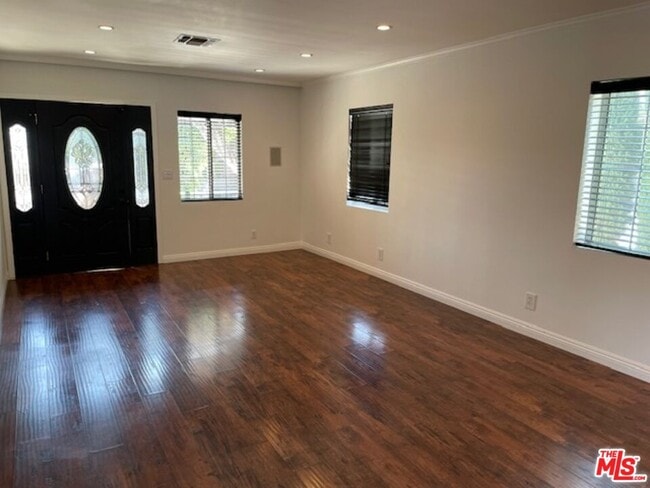 Building Photo - 4205 Clayton Ave W