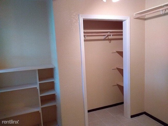 Foto del edificio - 4 br, 2 bath House - 6259 Foxhunter Road