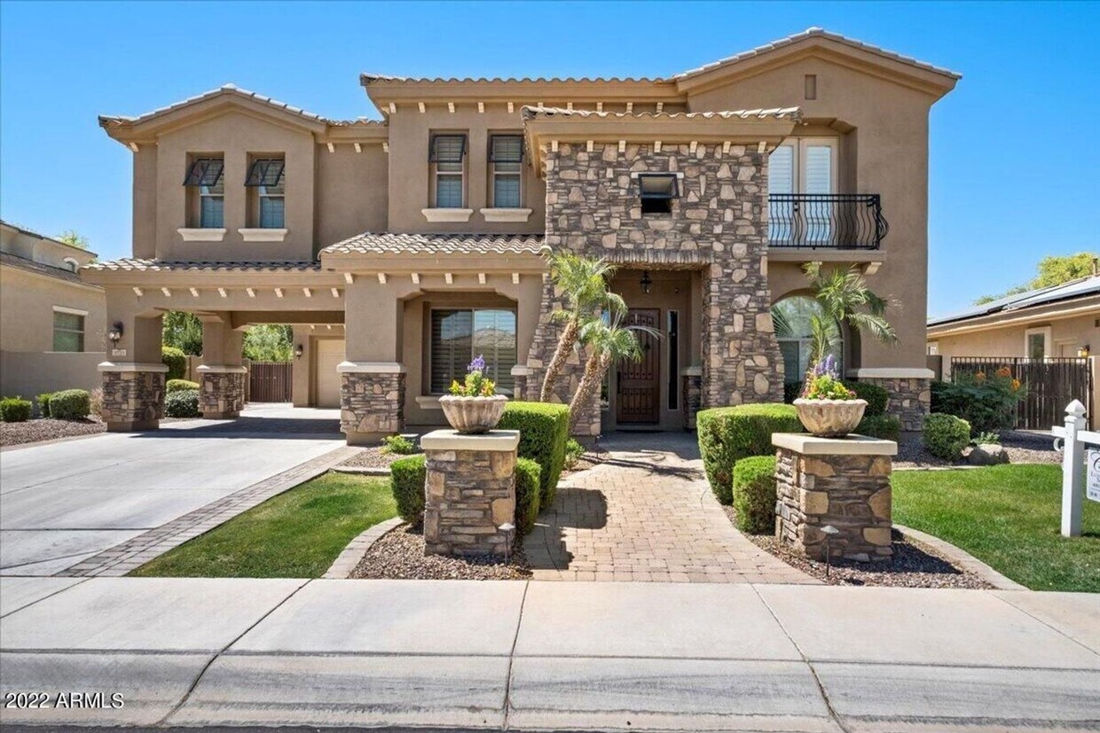 Primary Photo - Amazing 5 bedroom home in South Chandler!