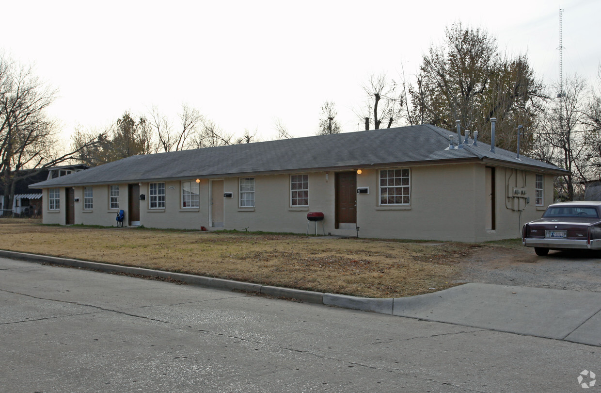 Building Photo - 2542 E Marshall St