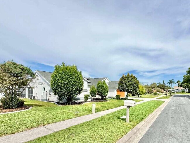 Building Photo - 1347 Overland Dr