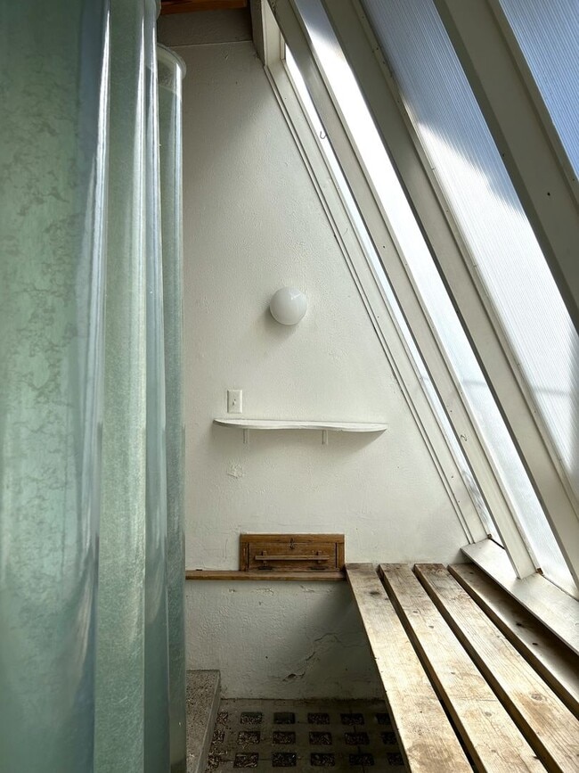 Building Photo - 317 Cornell Dr SE