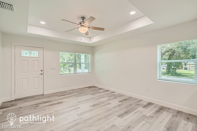 Building Photo - 3 br, 2 bath House - 6395 29Th Street N UNIT