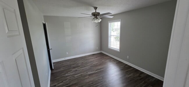 Building Photo - 285 Creekwood Ave