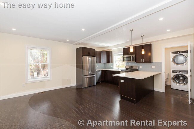 Building Photo - Jamaica Plain 2 BR, 2.5 Baths - Gut Reno -...