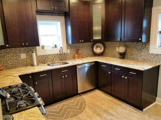 Building Photo - 1102 5th Ave