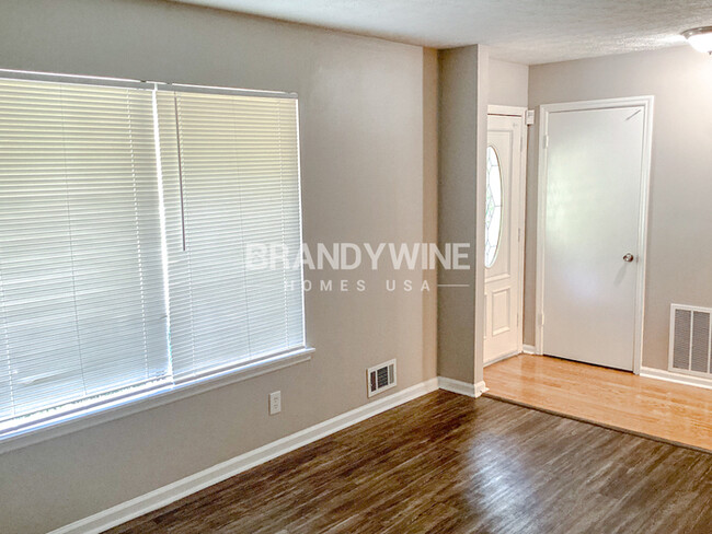Building Photo - One month FREE RENT!!!