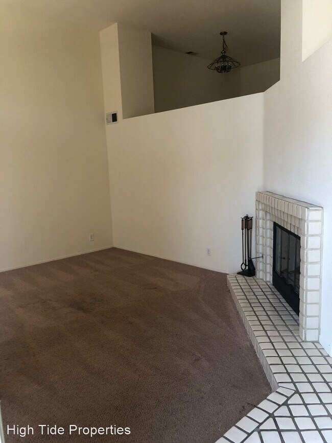 Building Photo - 3 br, 2.5 bath House - 4353 Nobel Dr #66