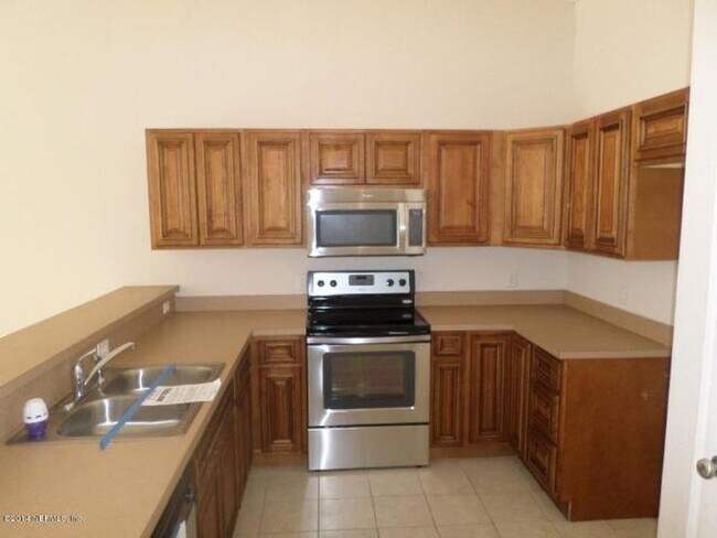 Building Photo - Beautiful 3/2 Townhome