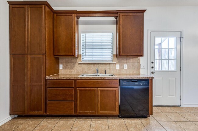 Building Photo - 1001 E College Ave