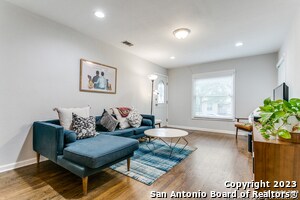 Foto del edificio - 323 Byrnes Dr