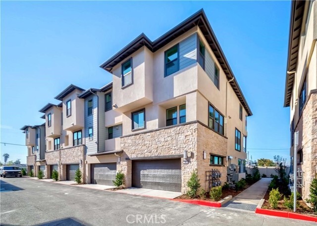 Foto principal - 2961 W Lincoln Ave
