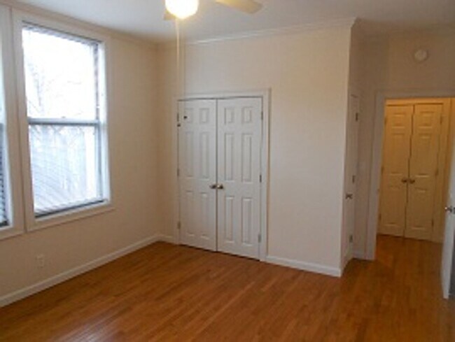 Building Photo - 2Br/1Bth apartment available NOW! Great Location!