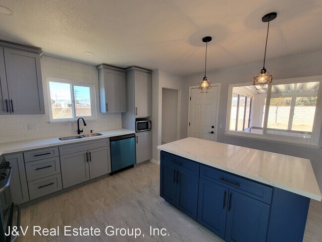 Foto del edificio - 3 br, 2 bath House - 8561 Viburnum Ave