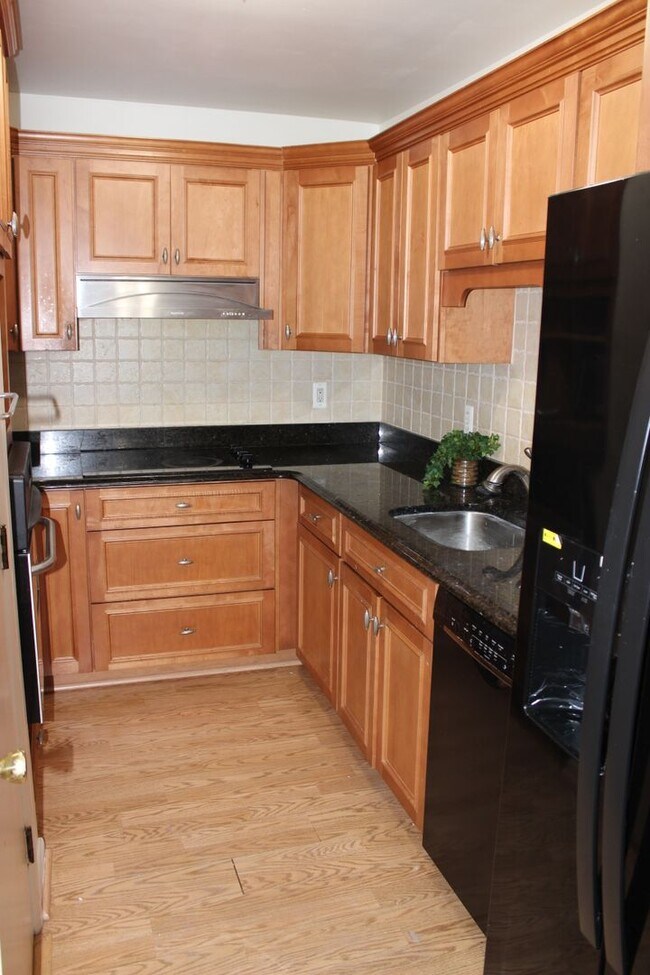 Building Photo - Pristine 2Bed Condo Unit in Warren Lodge!