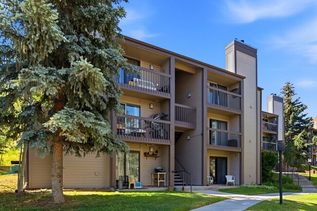 Building Photo - 1650 Upper Iron Horse Loop Rd