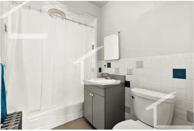 Building Photo - Sunny Spacious 2 bedroom